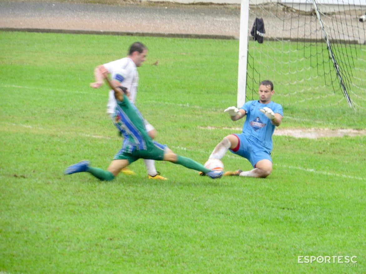 angelina-vence-santos-dumont-fora-de-casa-e-sai-na-frente-nas-quartas-de-final-do-municipal-de-futebol-amador-de-brusque