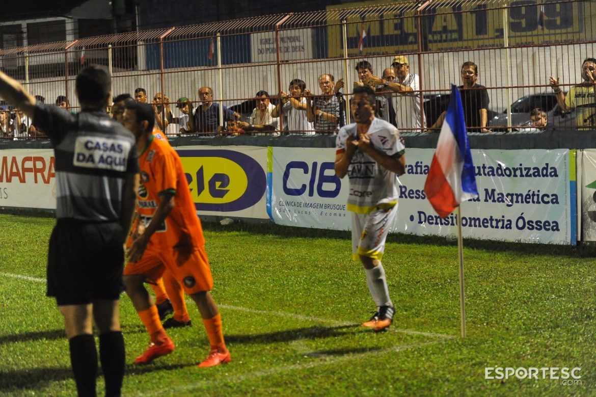 atacante-potita-nao-faz-mais-parte-do-elenco-do-brusque-fc