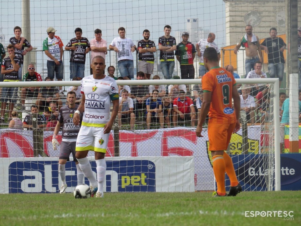 bruscao-sai-na-frente-mas-cochila-no-segundo-tempo-e-sofre-a-virada-para-o-camboriu-com-gol-no-fim