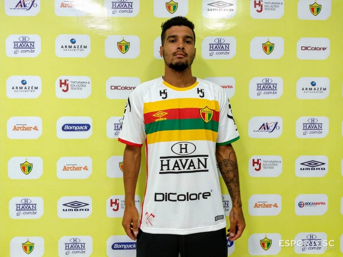 brusque-anuncia-mais-um-reforco-atleta-de-23-anos-atua-como-meia-e-lateral-esquerdo
