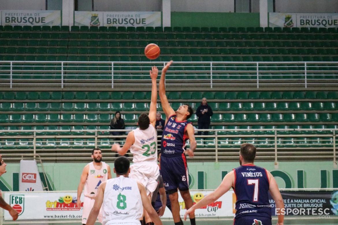 brusque-basquete-fme-leva-a-pior-em-casa-no-classico-do-basquete-catarinense-contra-blumenau