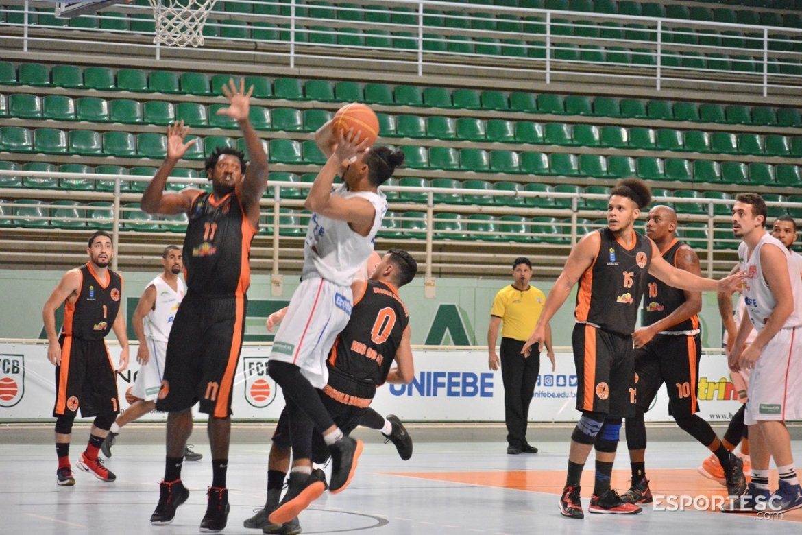 brusque-basquete-inicia-maratona-de-quatro-jogos-consecutivos-em-uma-semana-com-vitoria-sobre-rio-do-sul
