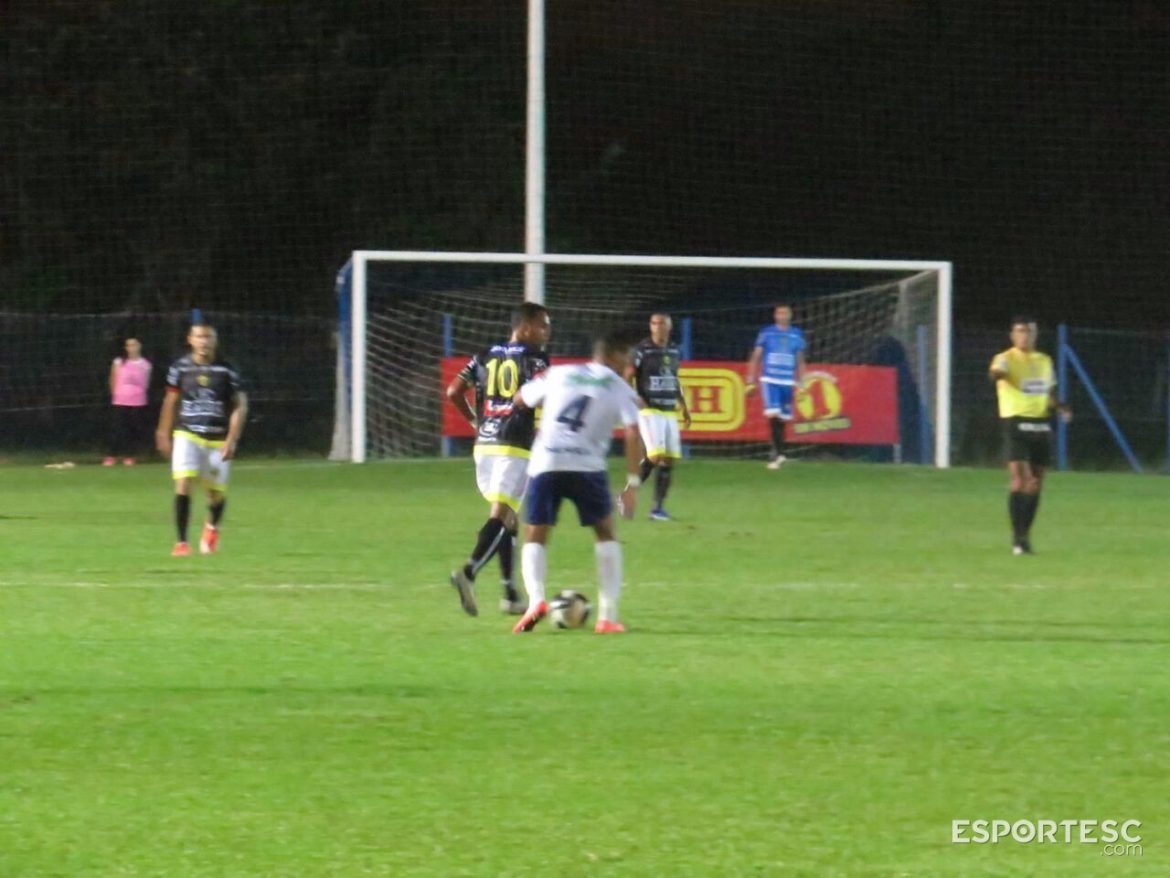 brusque-da-vexame-em-palhoca-e-adia-classificacao-a-serie-d