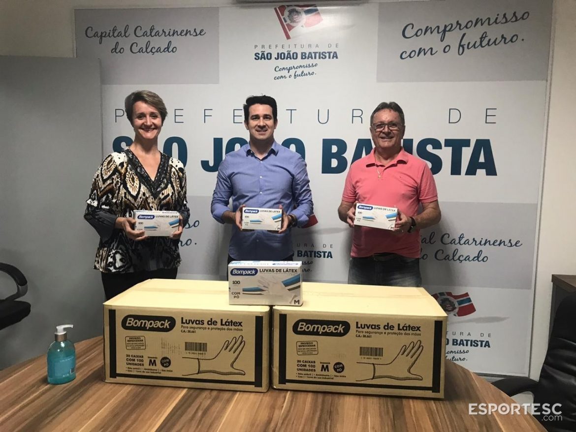brusque-fc-realiza-nova-doacao-de-luvas-aos-municipios-da-regiao
