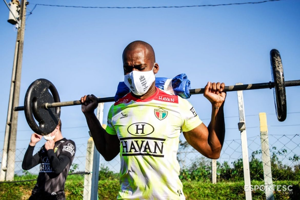 brusque-inicia-ultima-semana-cheia-de-trabalhos-antes-do-duelo-das-quartas-de-finais