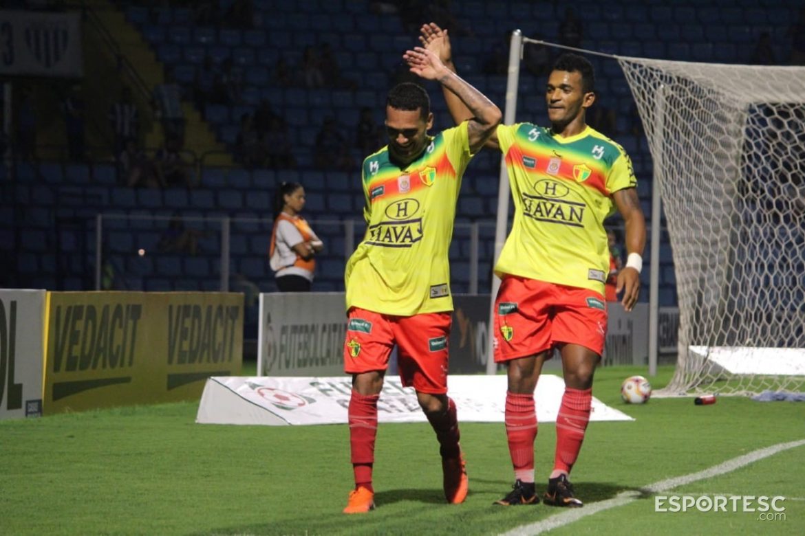 brusque-volta-a-vencer-o-avai-e-entra-no-g4-do-catarinense