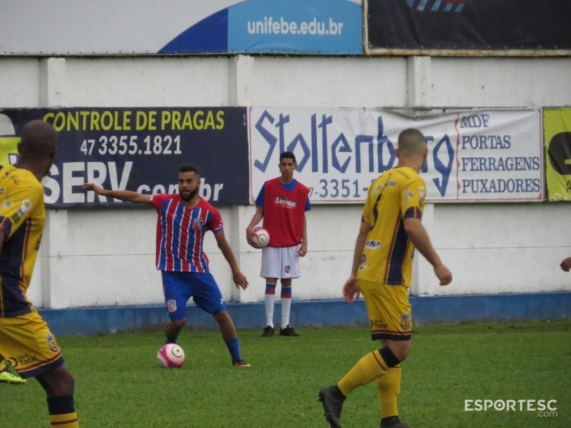 carlos-renaux-trabalha-para-espantar-fantasma-dos-gols-perdidos-nas-semis-da-serie-c
