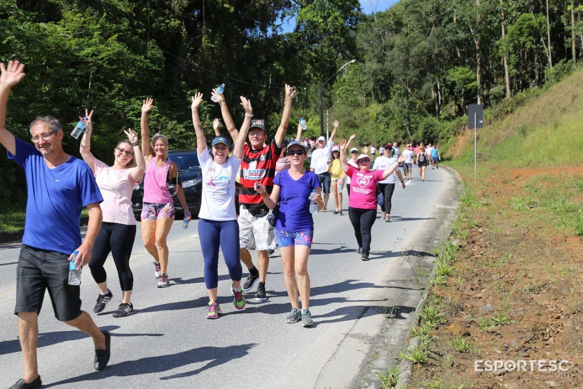 cerca-de-100-pessoas-aderem-a-caminhada-pela-saude-em-guabiruba