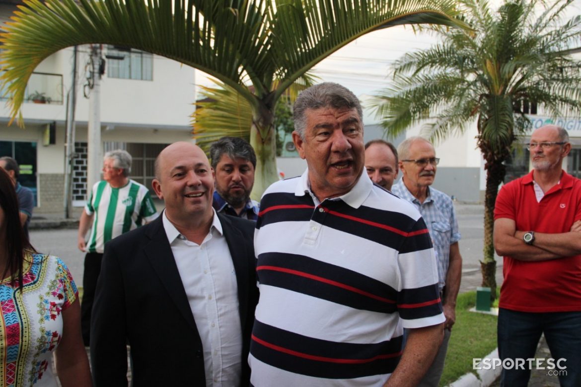com-a-presenca-ilustre-de-joel-santana-paysandu-inaugura-monumento-e-lanca-livro-que-conta-a-historia-do-centenario-do-clube