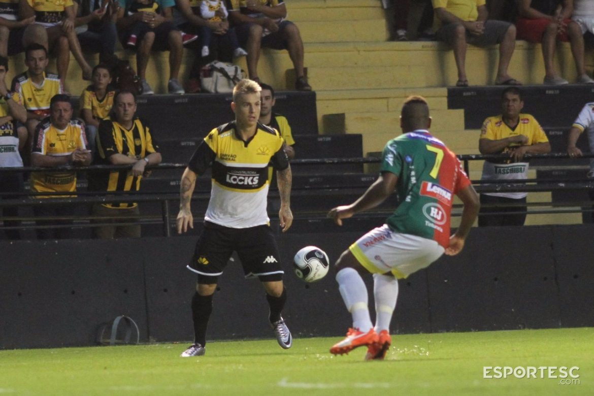 com-muitos-desfalques-bruscao-nao-resiste-a-pressao-do-criciuma-sucumbe-no-segundo-tempo-e-e-derrotado-no-sul-do-estado