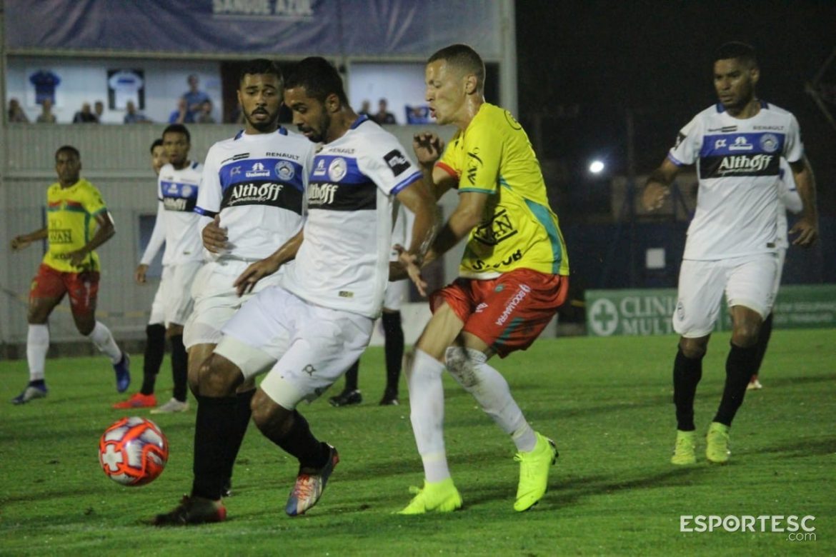 de-virada-brusque-vence-tubarao-e-decide-semifinal-em-casa