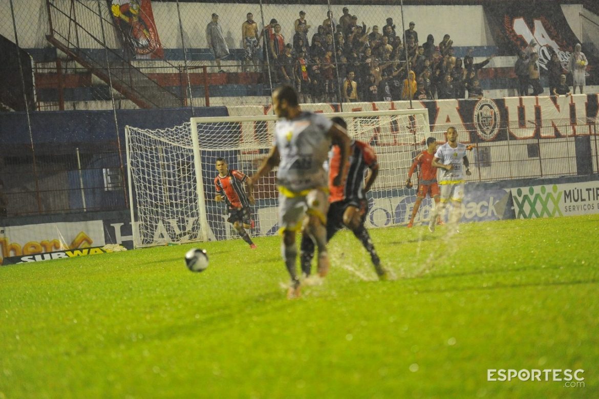 debaixo-de-muita-chuva-bruscao-vence-joinville-e-termina-turno-com-vitoria-diante-da-torcida