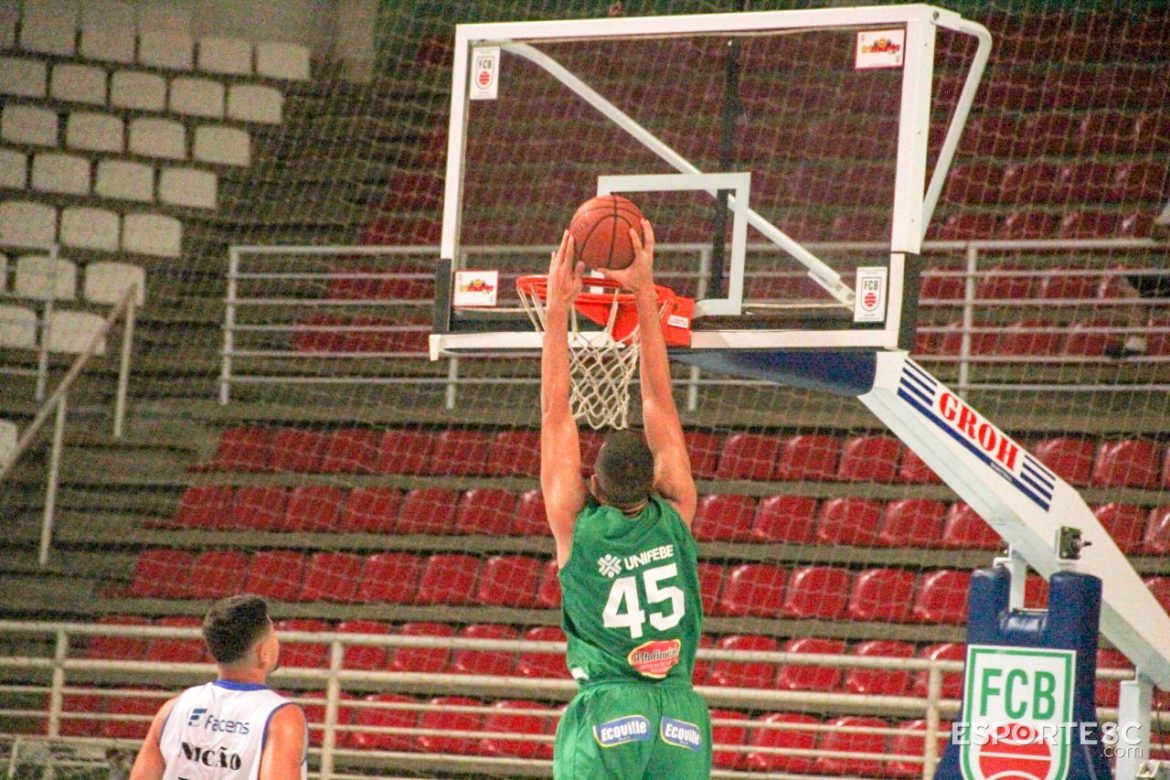 em-grande-jogo-na-arena-brusque-basquete-vence-liga-sorocabana-e-entra-no-g4-do-campeonato-brasileiro