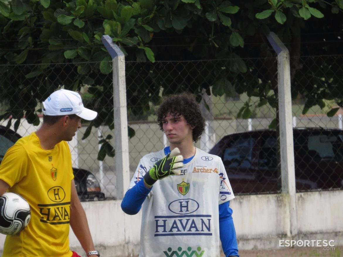 filho-de-luciano-hang-treina-entre-os-profissionais-do-brusque-fc