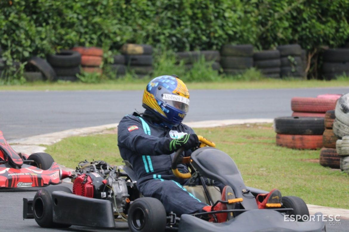 paixao-pelas-quatro-rodas-uma-aventura-de-kart-no-speedway-music-park-e-os-bastidores-da-modalidade-na-historia-narrada-pelo-empresario-e-piloto-volnei-eloir-ferreira