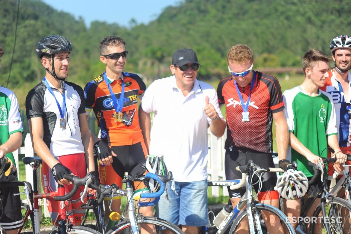 ricardo-calado-e-campeao-do-ciclismo-em-velocidade-nos-jogos-comunitarios-de-guabiruba