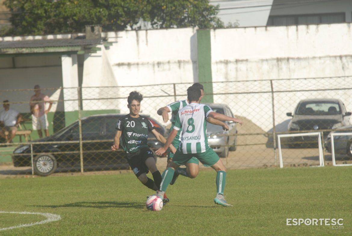 surpresas-x-tradicao-duelo-entre-azaroes-e-gigantes-marcam-as-semifinais-do-municipal-de-futebol