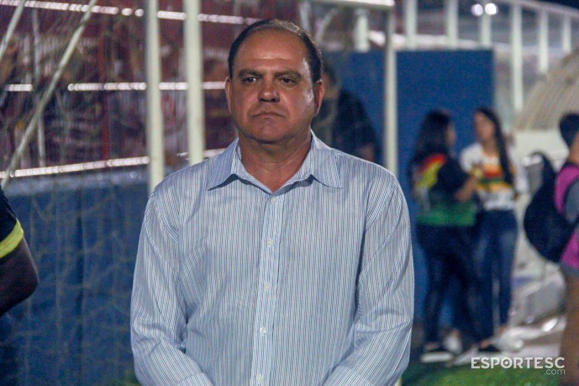 tecnico-waguinho-dias-enaltece-a-estreia-do-brusque-na-serie-d