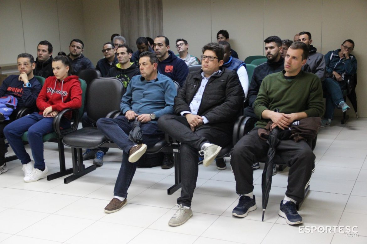 treinadores-assinam-convenio-do-bolsa-tecnico