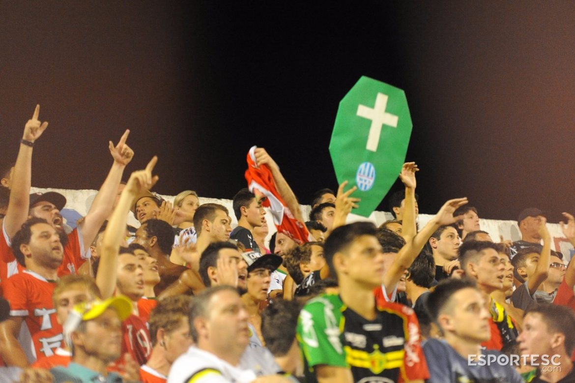 veja-galeria-de-imagens-da-vitoria-do-brusque-no-classico-com-o-metropolitano