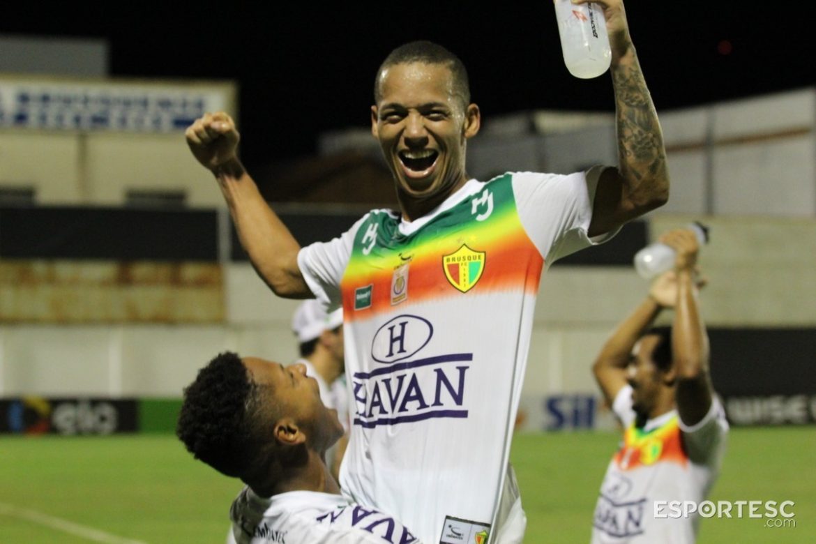 volante-ze-mateus-e-mais-um-de-contrato-renovado-com-o-brusque-ate-2022