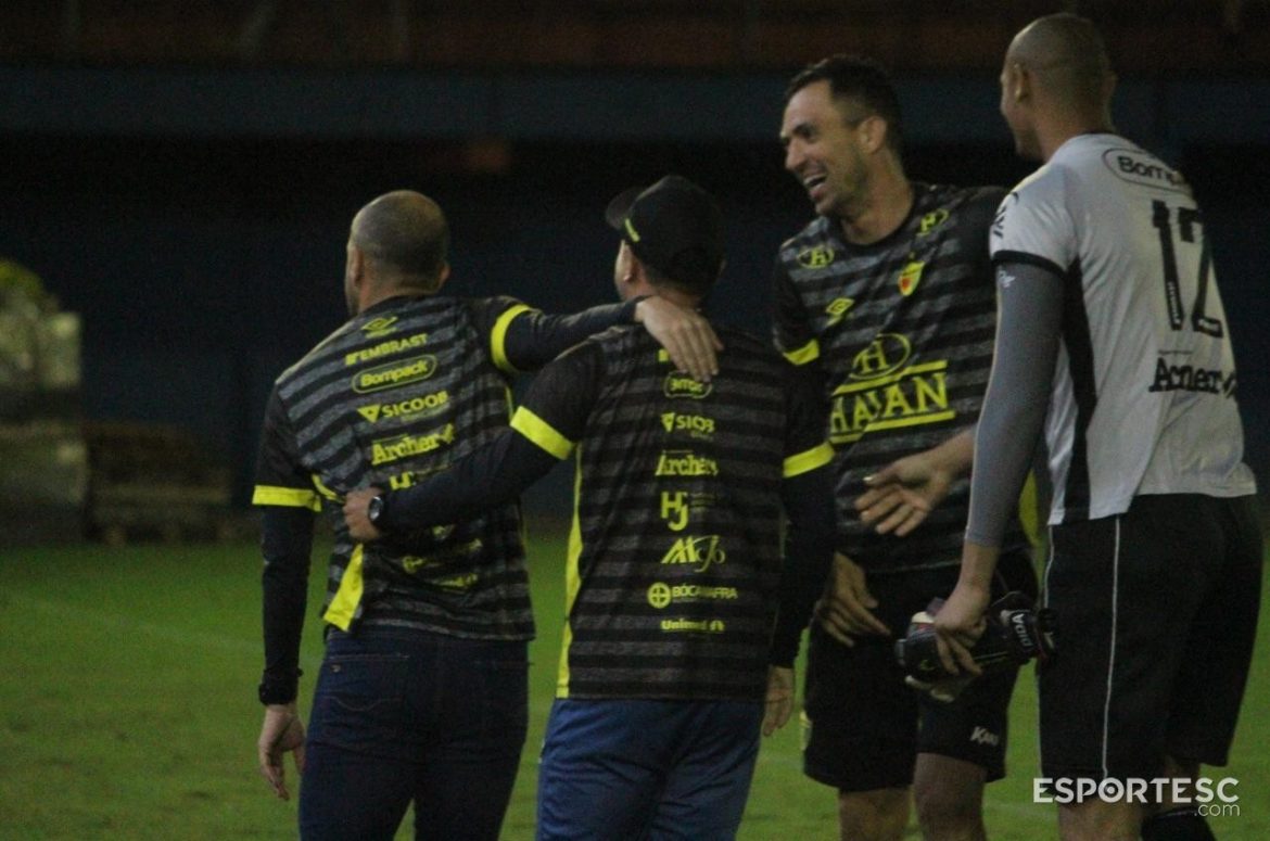 xo-zica-fora-de-casa-brusque-desbanca-lider-e-100-marcilio-dias-e-vence-a-primeira-na-copa-sc