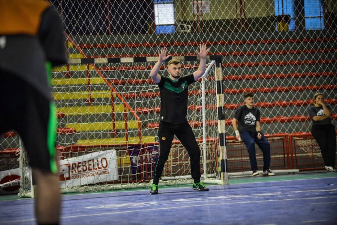Goleiro Pedro HandLages