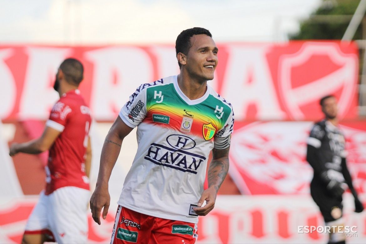 do-inferno-ao-ceu-depois-de-dois-meses-e-meio-brusque-volta-a-vencer-e-se-aproxima-de-acesso