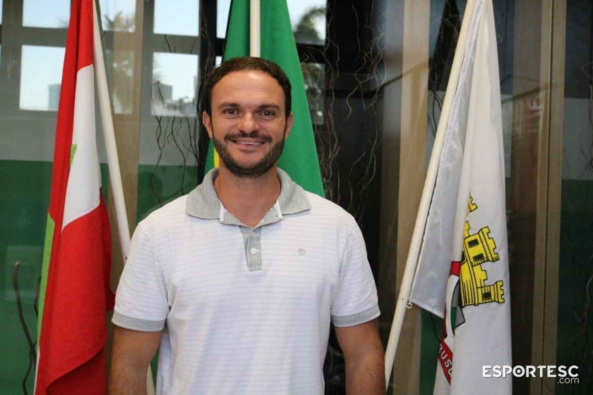 edson-garcia-se-mantem-a-frente-da-fme-de-brusque