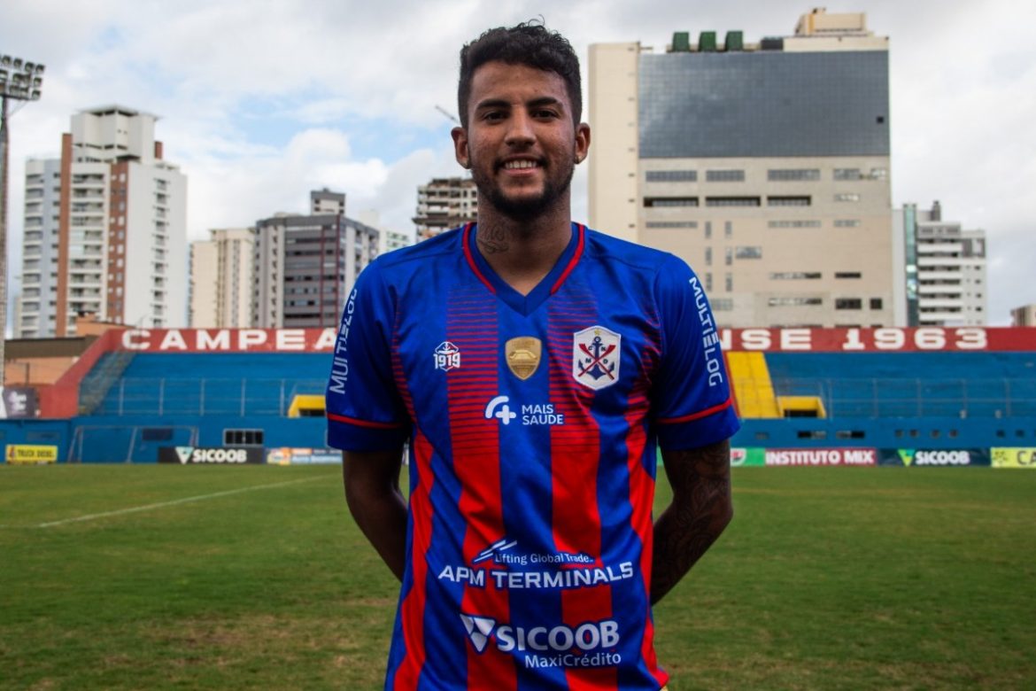 Matheus Cabral-zagueiro Marcílio Dias