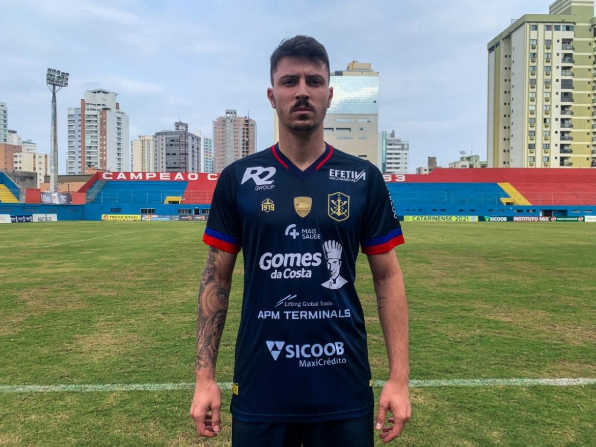 Vinícius Kuerten – zagueiro Marcílio Dias