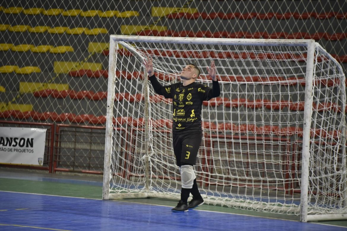 Lages Futsal assume a liderança da LCF