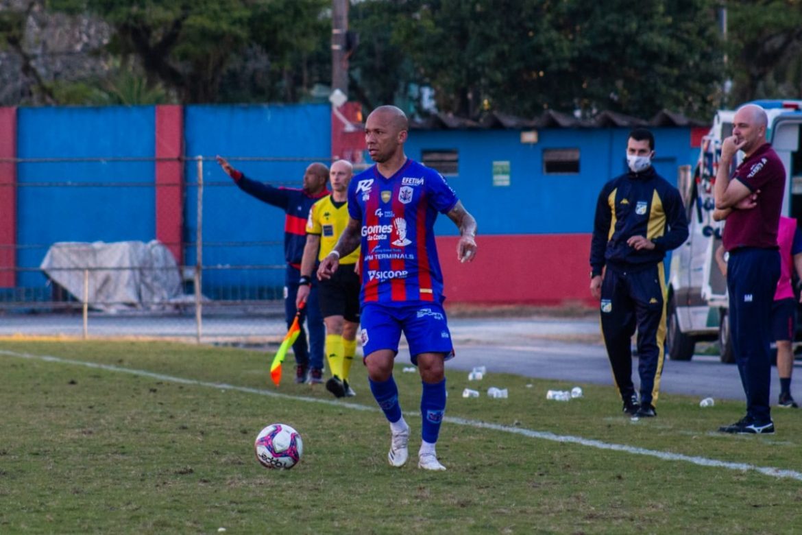 Paulinho, lateral-esquerdo do Marcílio Dias