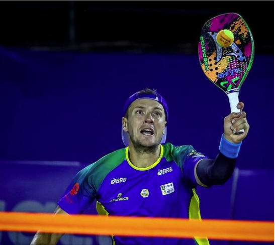 André Baran, número 1 do Brasil no Beach Tennis, é campeão por equipes e  vice individual no Rio