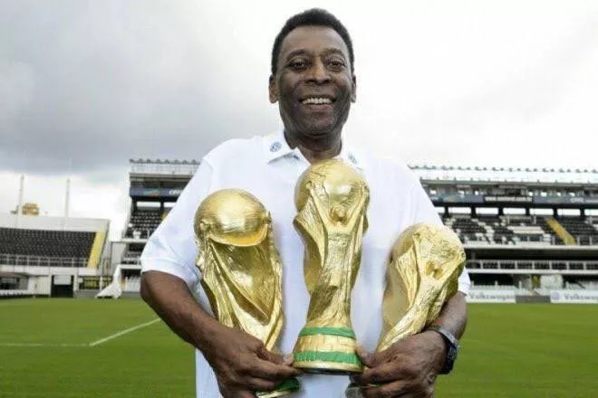 O legado de Pelé: o maior jogador de futebol de todos os tempos; veja  trajetória, fotos e gols - Jogada - Diário do Nordeste