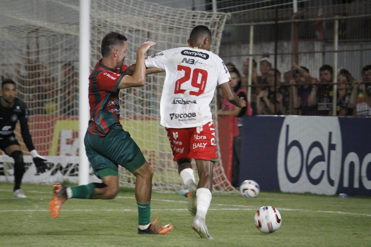 Com gol de Cleo Silva, Brusque empata com o Avaí na Ressacada