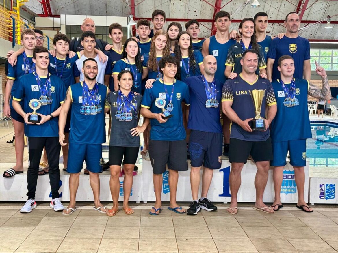 Equipe Lira Tênis CLube natação