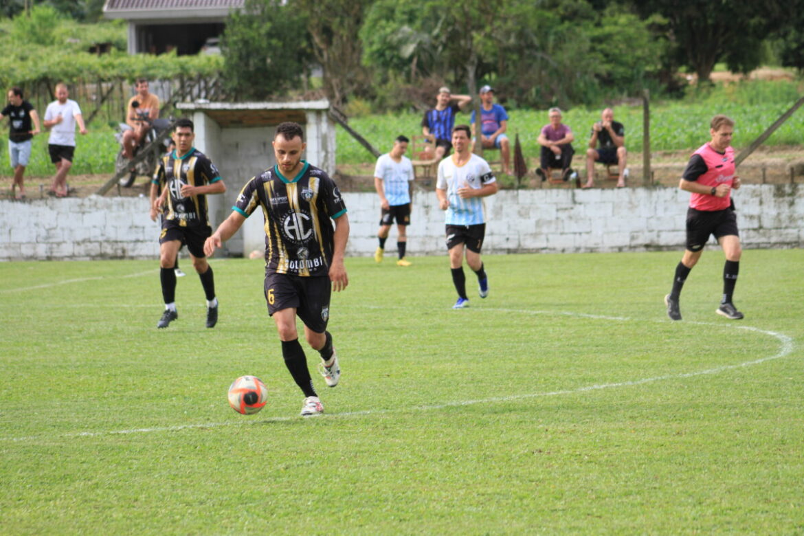 quartas-de-final-do-municipal-de-botuvera-definem-semifinalistas-com-show-de-gols-e-emocao-nas-transmissoes-do-esportesc-9